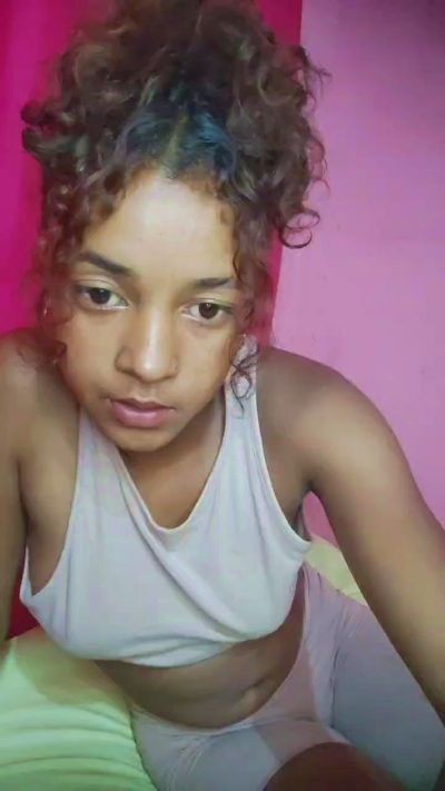 Soniastecy live cam on Cam4