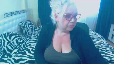 SonyaHotMilf live cam on Cam4