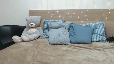 SopheyMoon23 live cam on Cam4