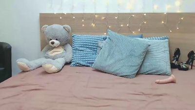 SopheyMoon23 live cam on Cam4