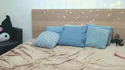 SopheyMoon23 live cam on Cam4