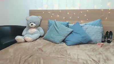 SopheyMoon23 live cam on Cam4