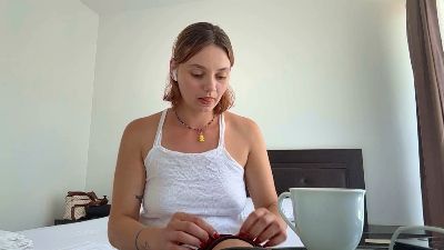 SophieBarne live cam on Cam4