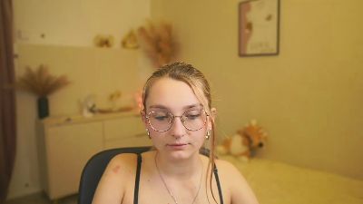 Sophielux18 live cam on Cam4