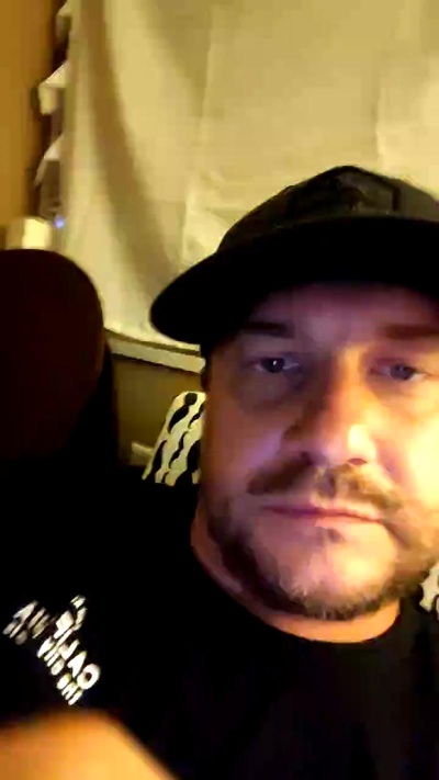 SorryMoM2525 live cam on Cam4