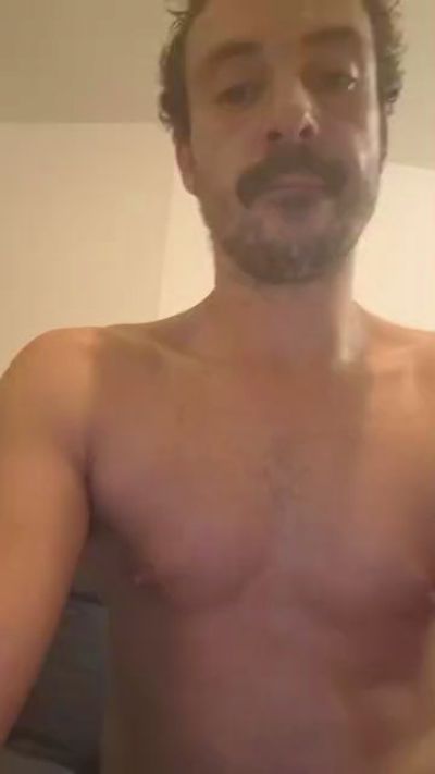 SoumiseMale live cam on Cam4