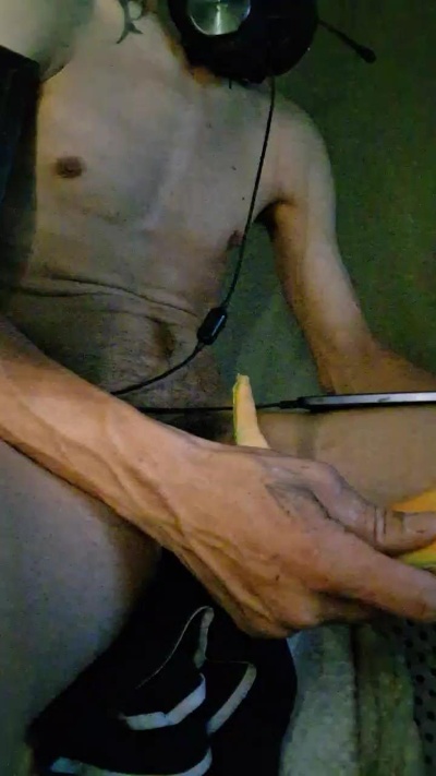 Soytullo_23 live cam on Cam4