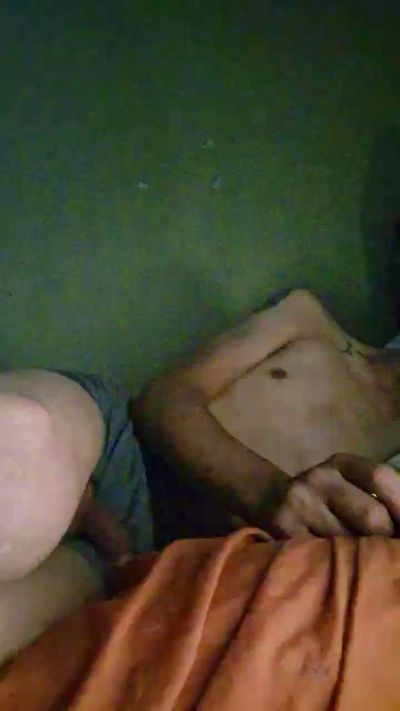 Soytullo_23 live cam on Cam4