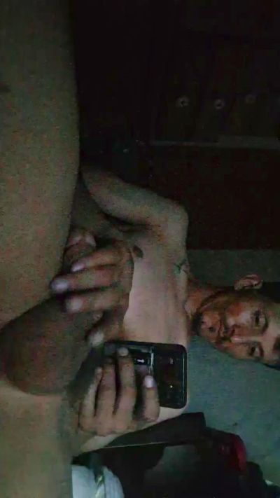 Soytullo_23 live cam on Cam4