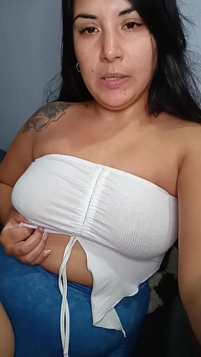 Soyyy_pituffa live cam on Cam4