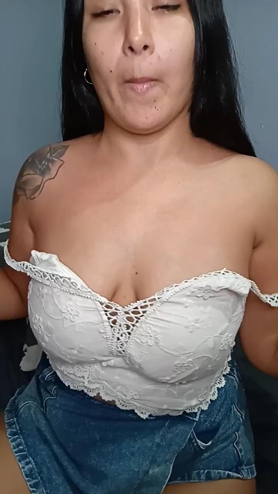 Soyyy_pituffa live cam on Cam4
