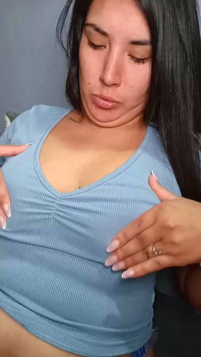 Soyyy_pituffa live cam on Cam4