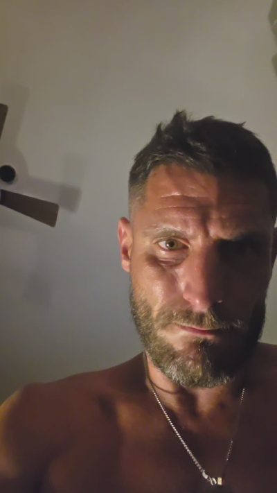 Spin8882 live cam on Cam4