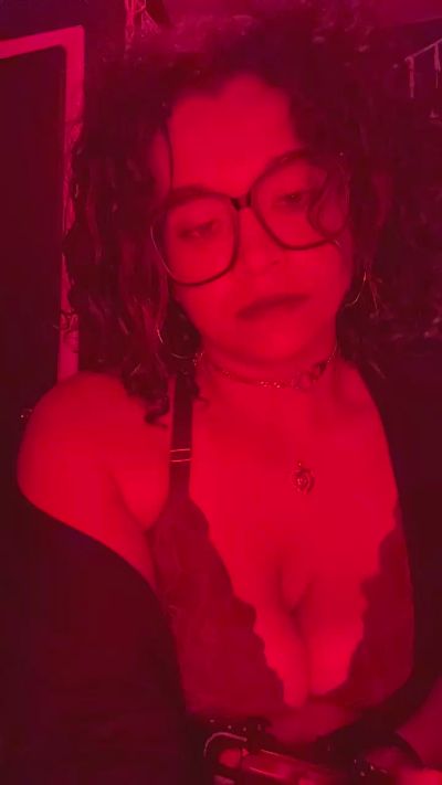 SpnkMePls69 live cam on Cam4