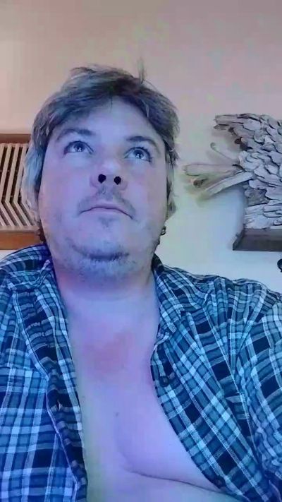 Spyder698 live cam on Cam4