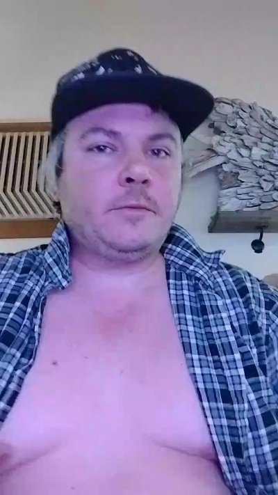 Spyder698 live cam on Cam4