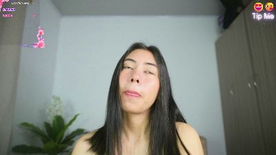 SquirtTeen live cam on Cam4