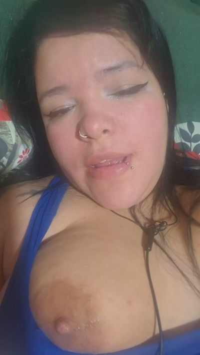 Squirtbonnye live cam on Cam4