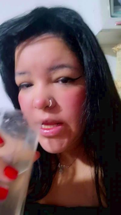 Squirtbonnye live cam on Cam4
