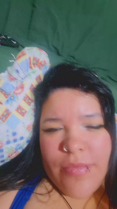 Squirtbonnye live cam on Cam4