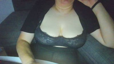 SquirtyLady41 live cam on Cam4