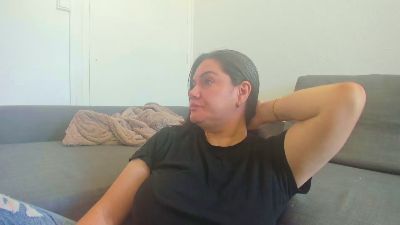 SquirtyLady41 live cam on Cam4