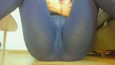 SquirtyLady41 live cam on Cam4