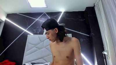 Ssombra_1 live cam on Cam4