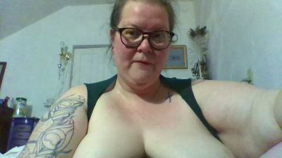 Starsquirt79 live cam on Cam4