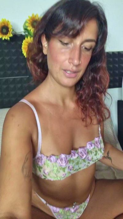 StefaniaPT live cam on Cam4