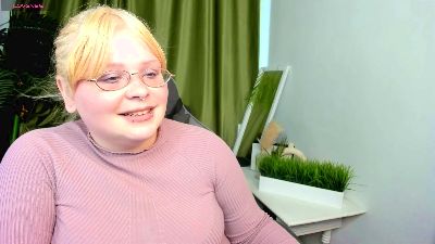 Stella_Brayn live cam on Cam4