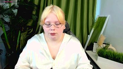 Stella_Brayn live cam on Cam4