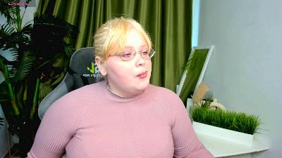 Stella_Brayn live cam on Cam4