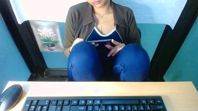 StouteTessa live cam on Cam4