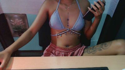 StouteTessa live cam on Cam4