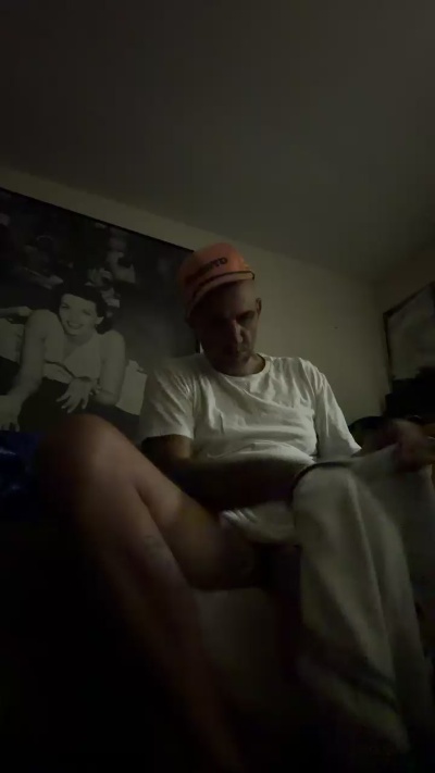 Straightguyshy live cam on Cam4