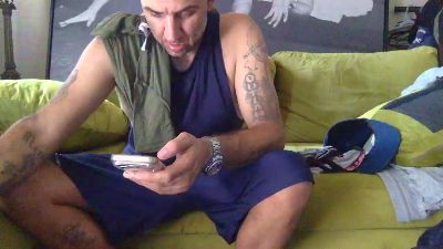 Straightguyshy live cam on Cam4