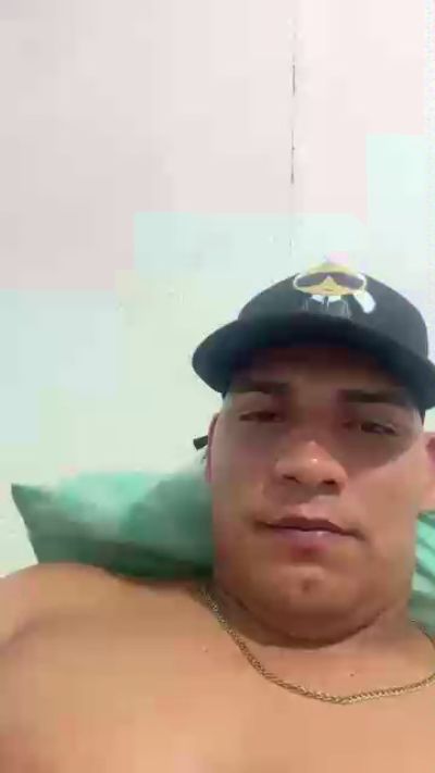 Strong2908 live cam on Cam4