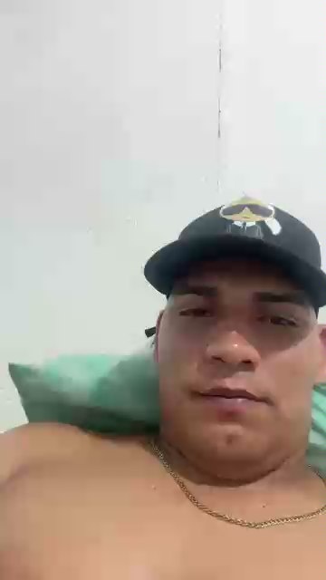 Strong2908 live cam on Cam4
