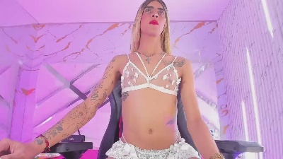 StyleQueen18 live cam on Cam4