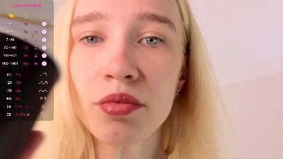 Sue_Holland live cam on Cam4