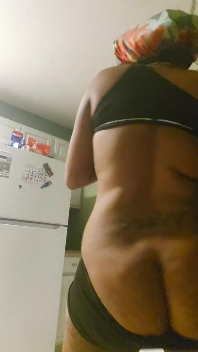 Sugarbotty31 live cam on Cam4