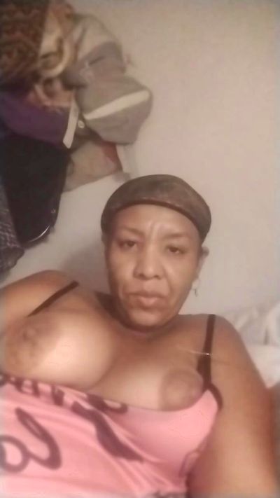 Sureyalove live cam on Cam4