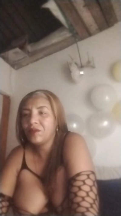 Sureyalove live cam on Cam4
