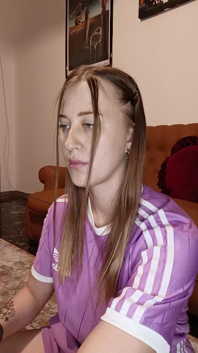 SusieRedd live cam on Cam4