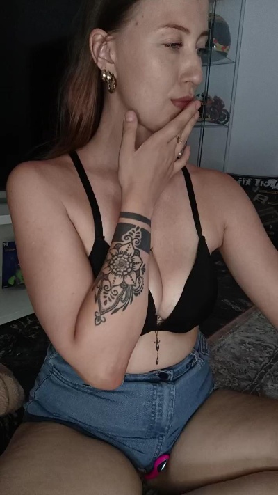 SusieRedd live cam on Cam4