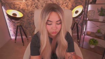 SusieWood live cam on Cam4