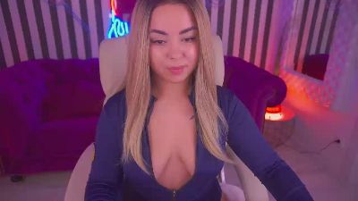 SusieWood live cam on Cam4