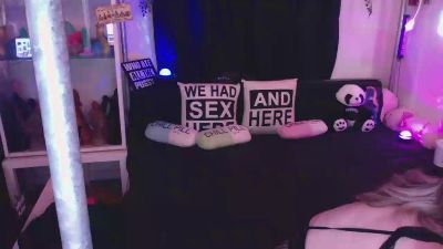 SuusenGuus live cam on Cam4
