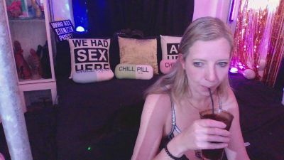 SuusenGuus live cam on Cam4